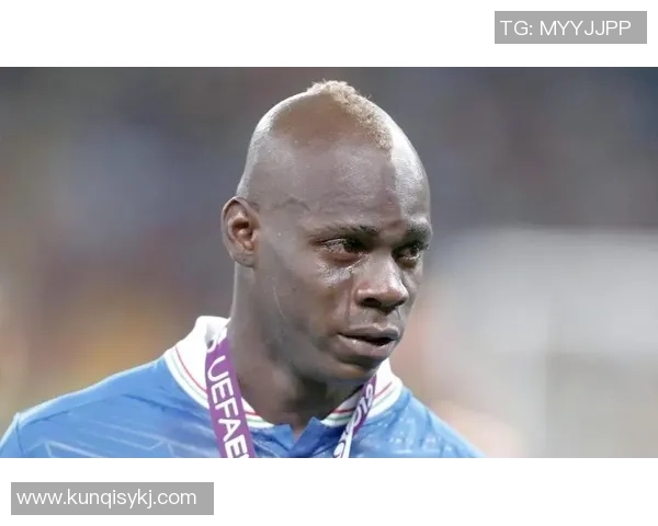 足球明星意外遭遇尴尬事件引发热议背后故事令人捧腹大笑